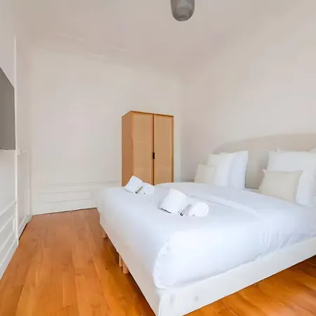 Tbs 324 - Superb With Eiffel Tower View